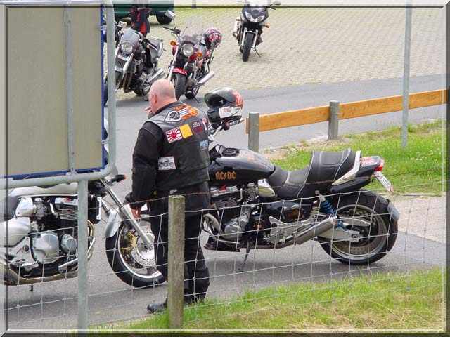 Lade Bild...