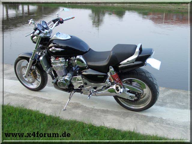 Lade Bild...