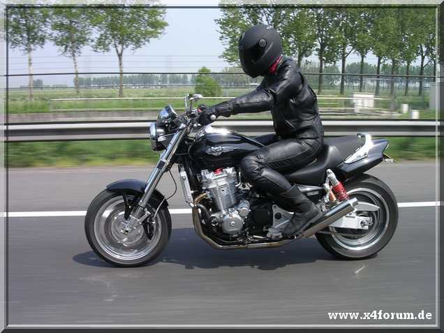 Lade Bild...