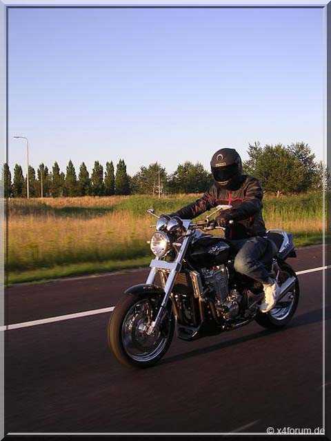Lade Bild...
