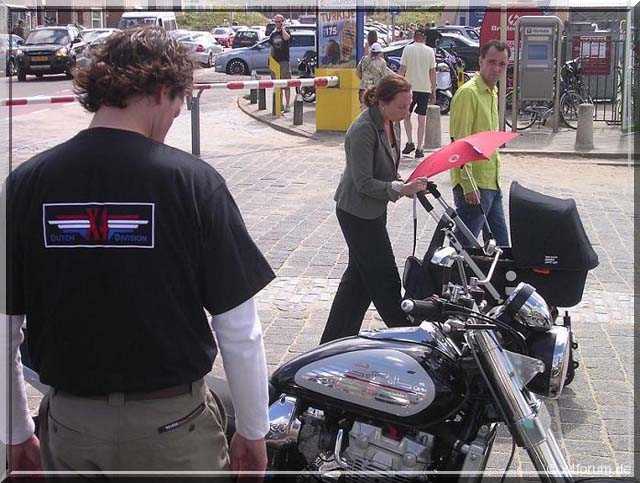 Lade Bild...