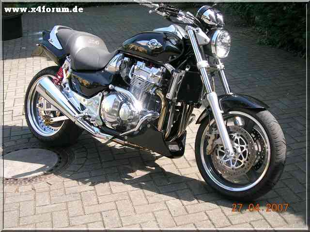 Lade Bild...