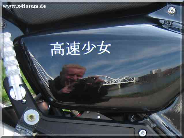 Lade Bild...