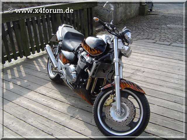 Lade Bild...
