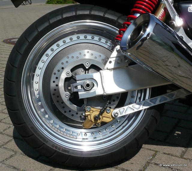 Lade Bild...