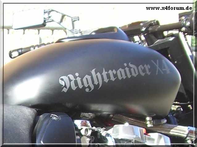 Lade Bild...