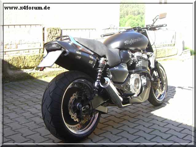 Lade Bild...
