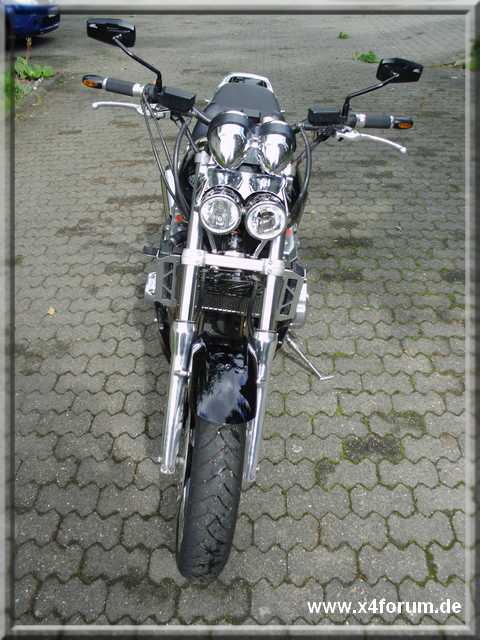 Lade Bild...