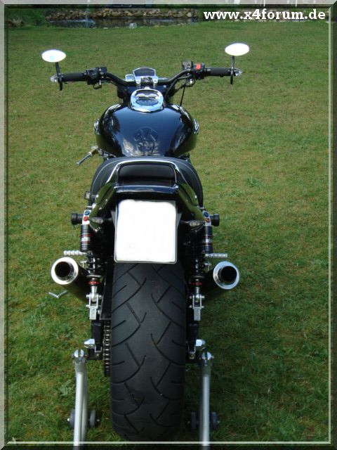 Lade Bild...