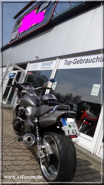 Lade Bild...